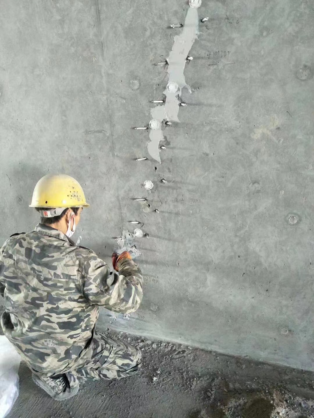 汉中混凝土楼板裂缝加固施工的方案